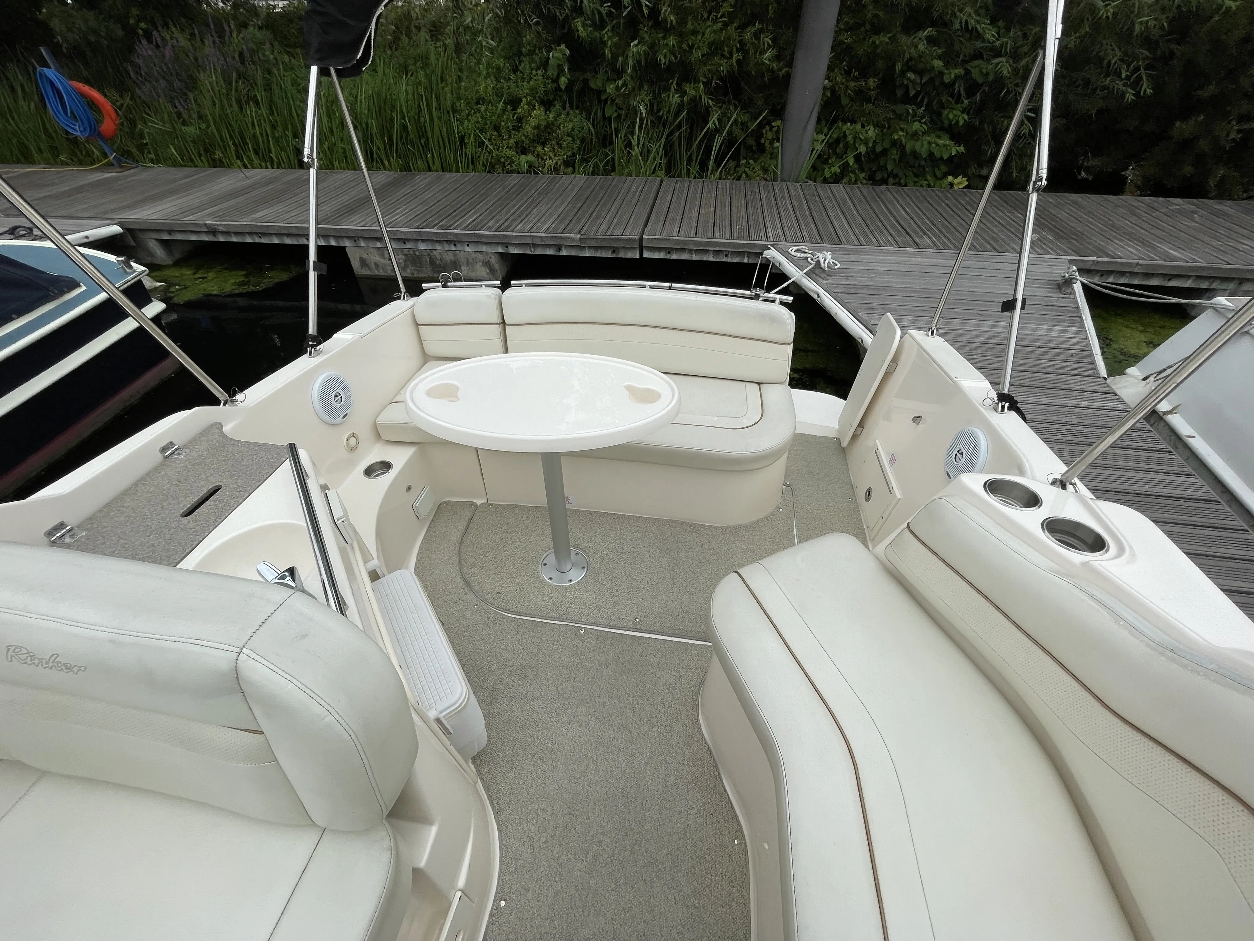 2007 Rinker 250 fiesta vee