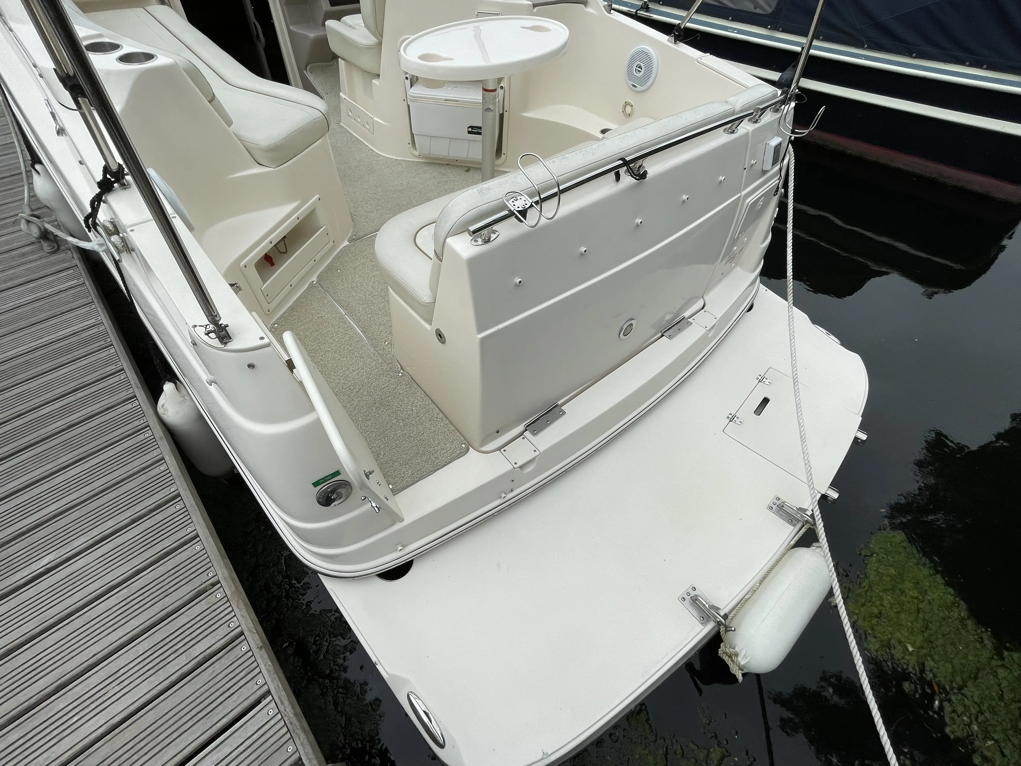 2007 Rinker 250 fiesta vee