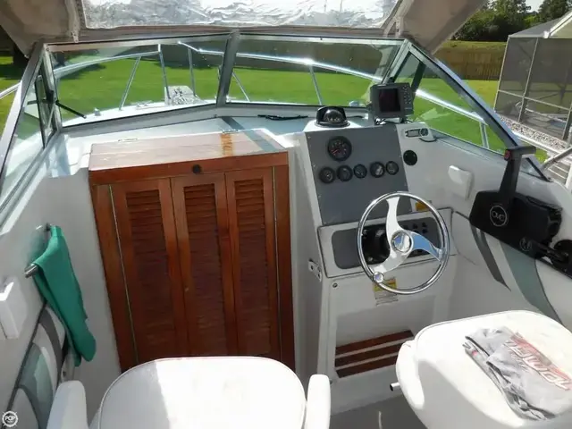 Chris-Craft 215 Sea-Hawk with Bracket