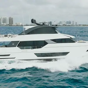 2020 Ocean Alexander 84R Skylounge