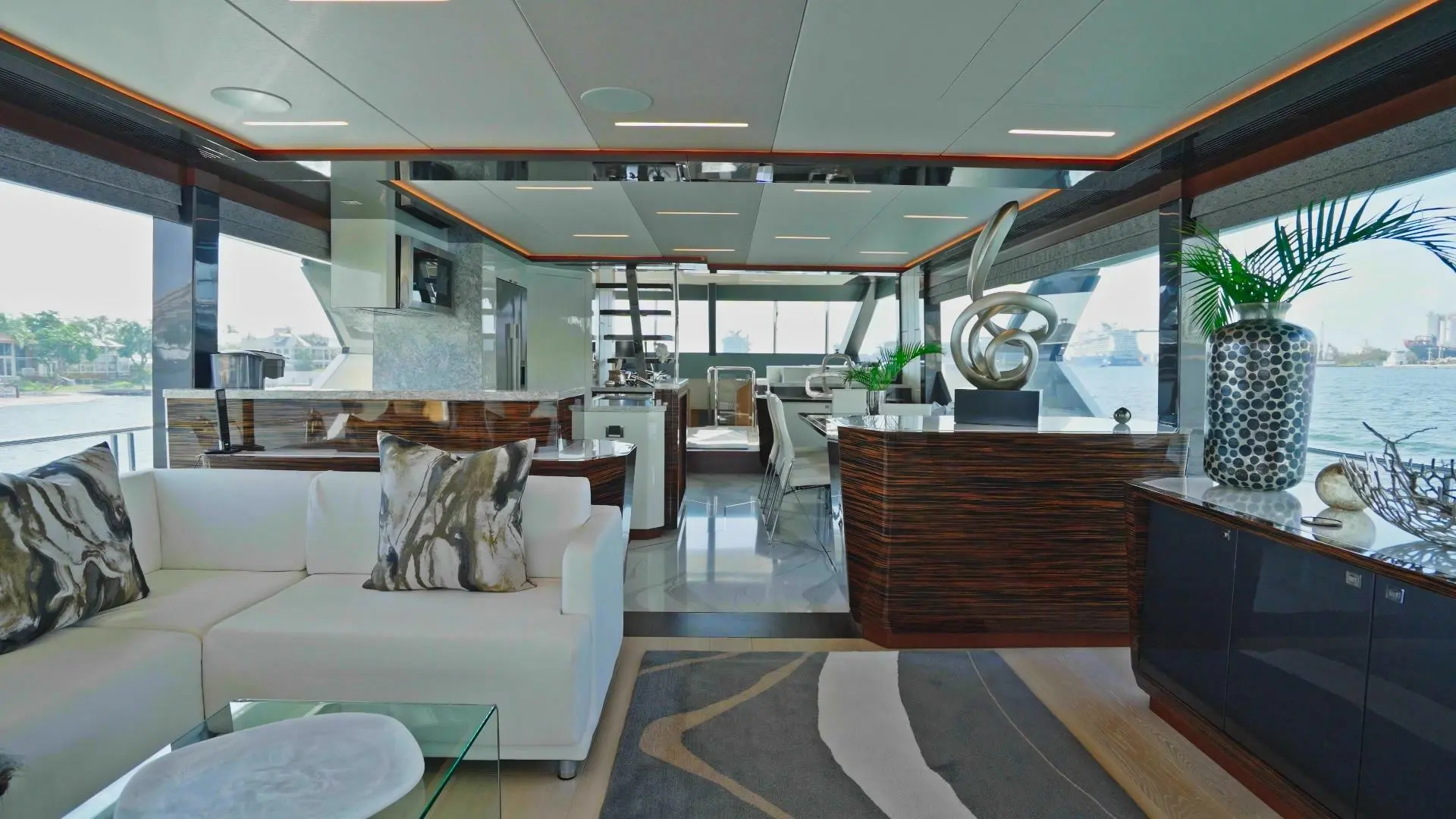 2020 Ocean 84r skylounge