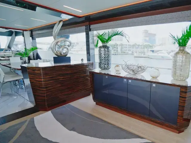 Ocean Alexander 84R Skylounge