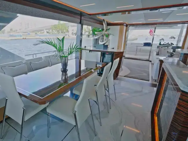 Ocean Alexander 84R Skylounge