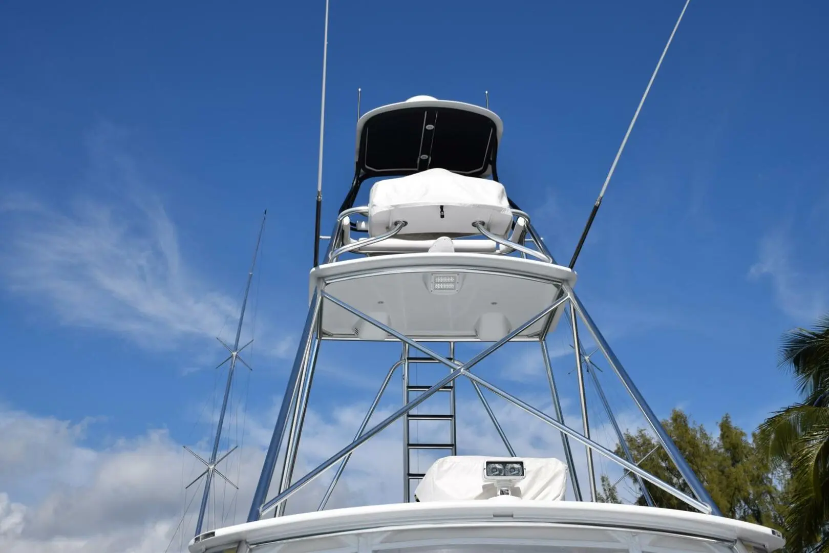 2005 Hatteras 60 convertible