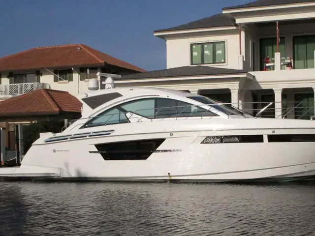 Cruisers Yachts 54 Cantius