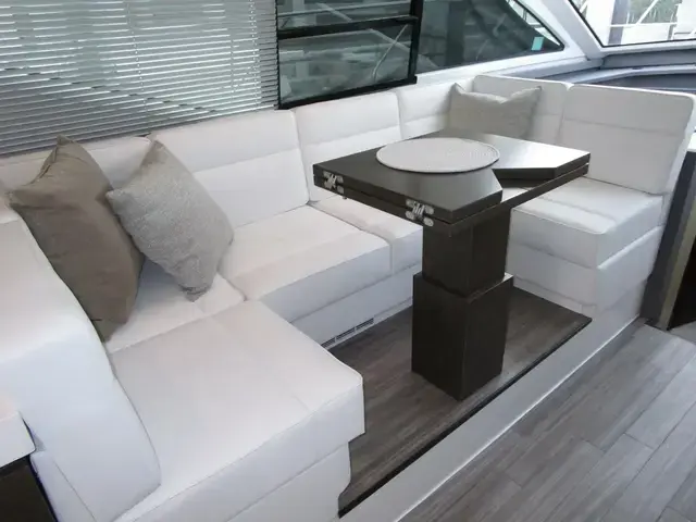 Cruisers Yachts 54 Cantius