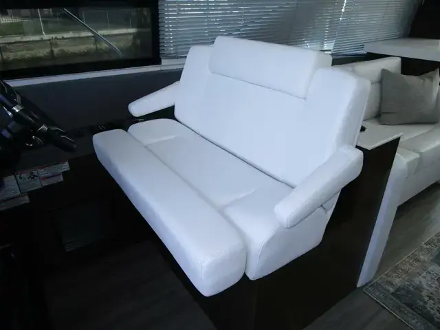 Cruisers Yachts 54 Cantius