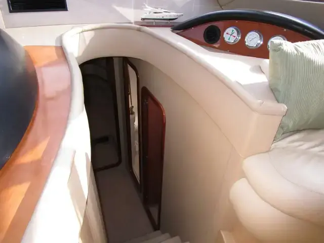 Ferretti Yachts 590