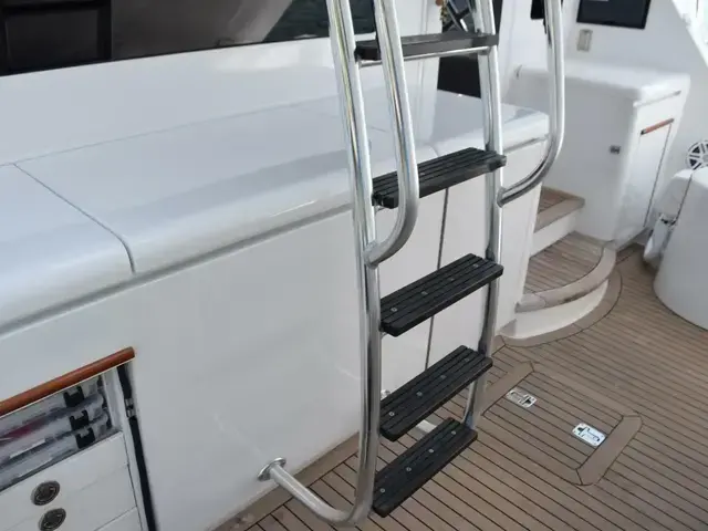 Hatteras 60 Convertible