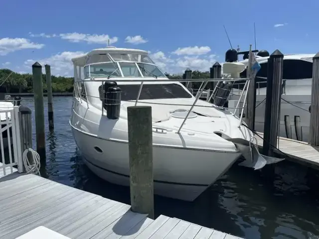 Cruisers Yachts 455 Express