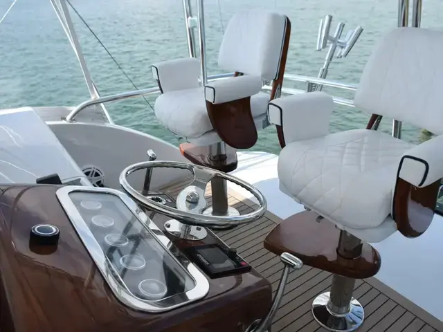 Hatteras 60 Convertible