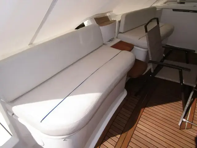 Ferretti Yachts 590