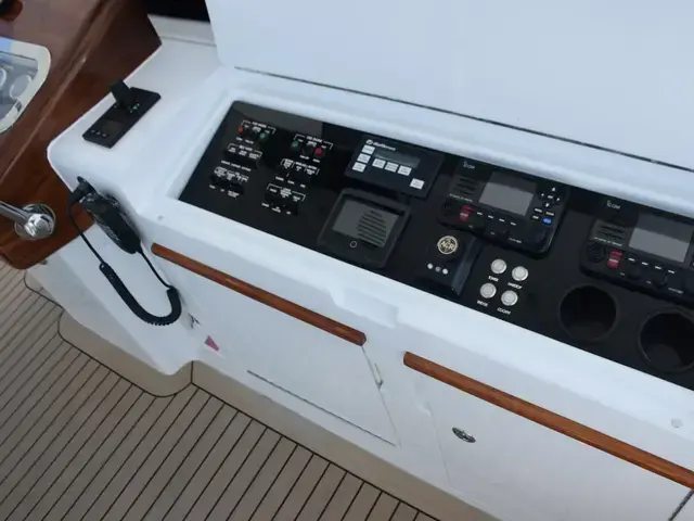 Hatteras 60 Convertible