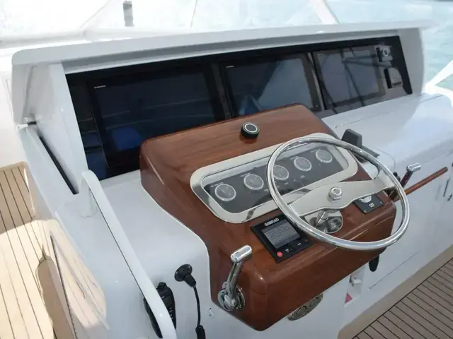 Hatteras 60 Convertible