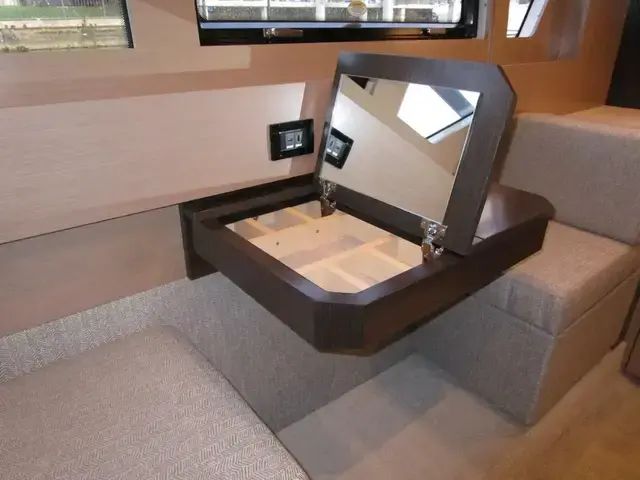 Cruisers Yachts 54 Cantius