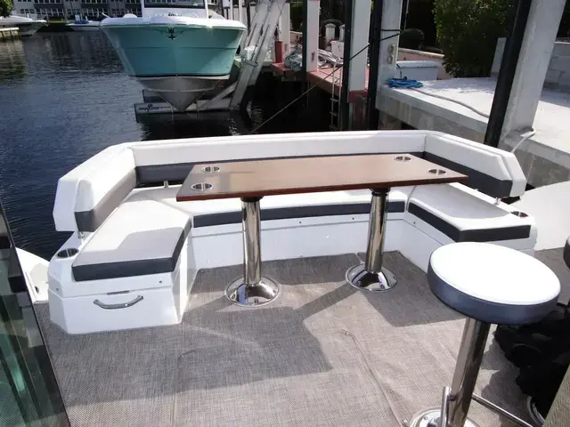 Cruisers Yachts 54 Cantius