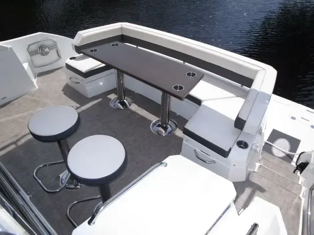 Cruisers Yachts 54 Cantius