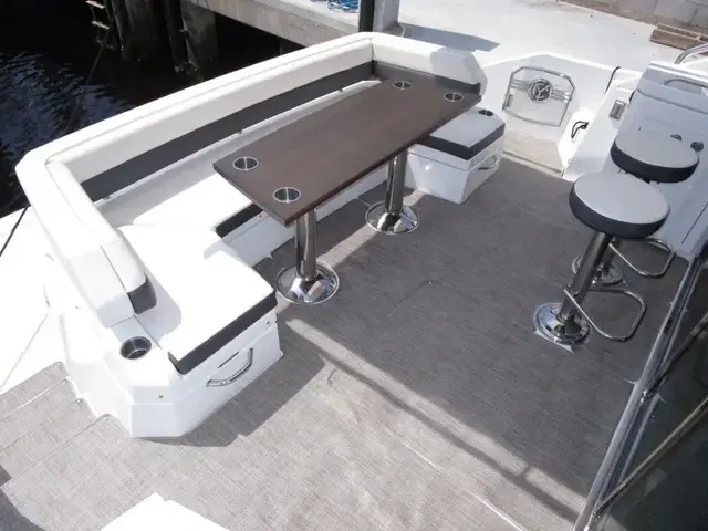 Cruisers Yachts 54 Cantius