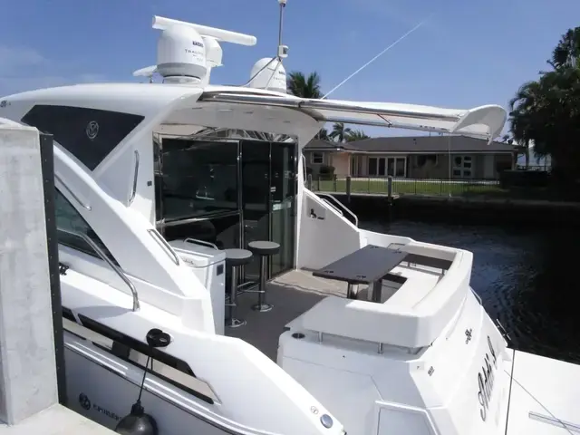 Cruisers Yachts 54 Cantius