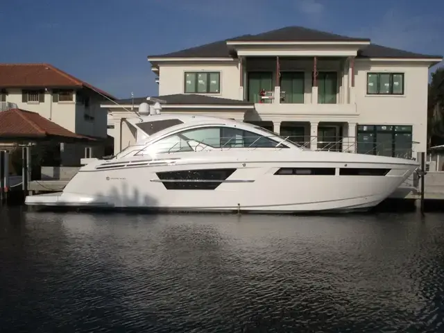 Cruisers Yachts 54 Cantius