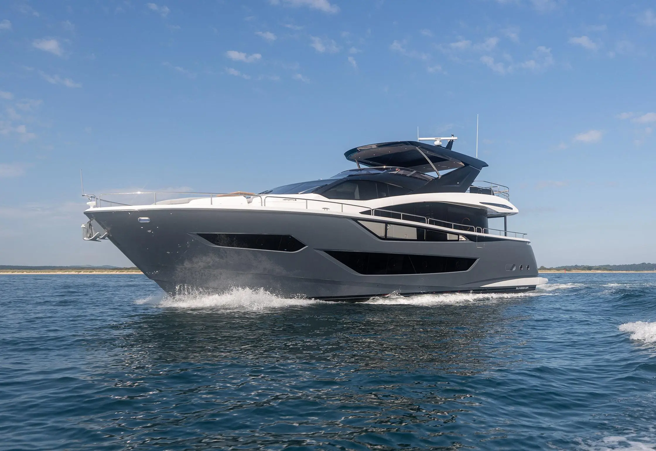 2024 Sunseeker 88 yacht