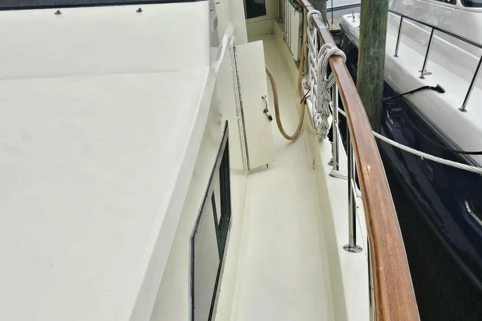 1987 Hatteras cockpit motor yacht