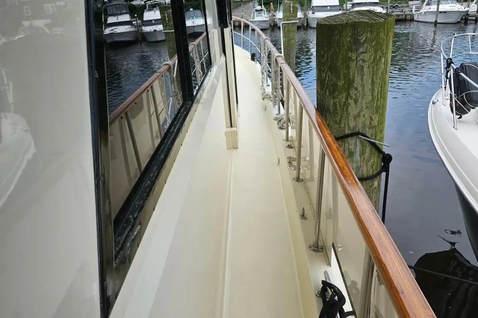 1987 Hatteras cockpit motor yacht