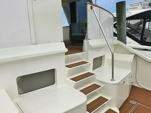 Hatteras Cockpit Motor Yacht