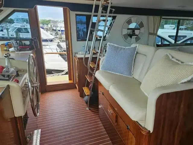 Hatteras Cockpit Motor Yacht