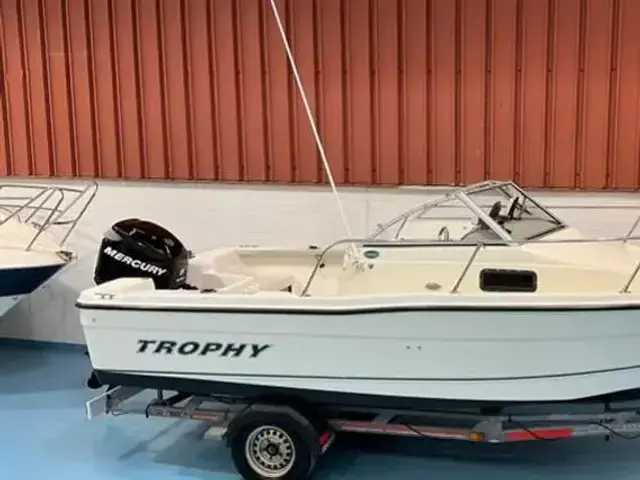 Trophy Boats 1802 WA