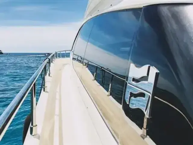 Ferretti Yachts 550