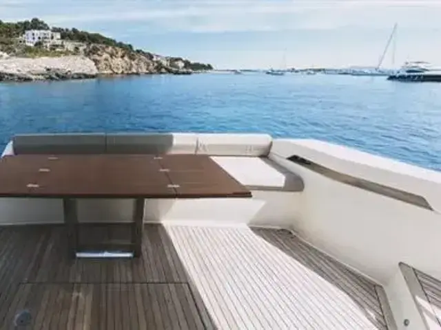 Ferretti Yachts 550