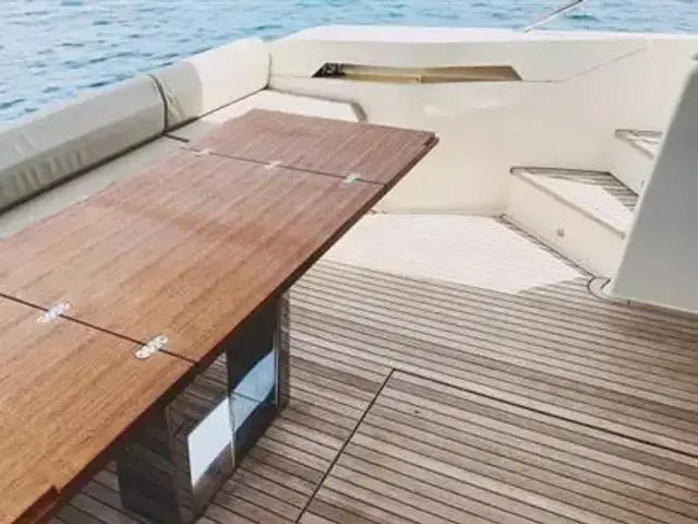 Ferretti Yachts 550