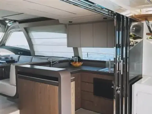 Ferretti Yachts 550