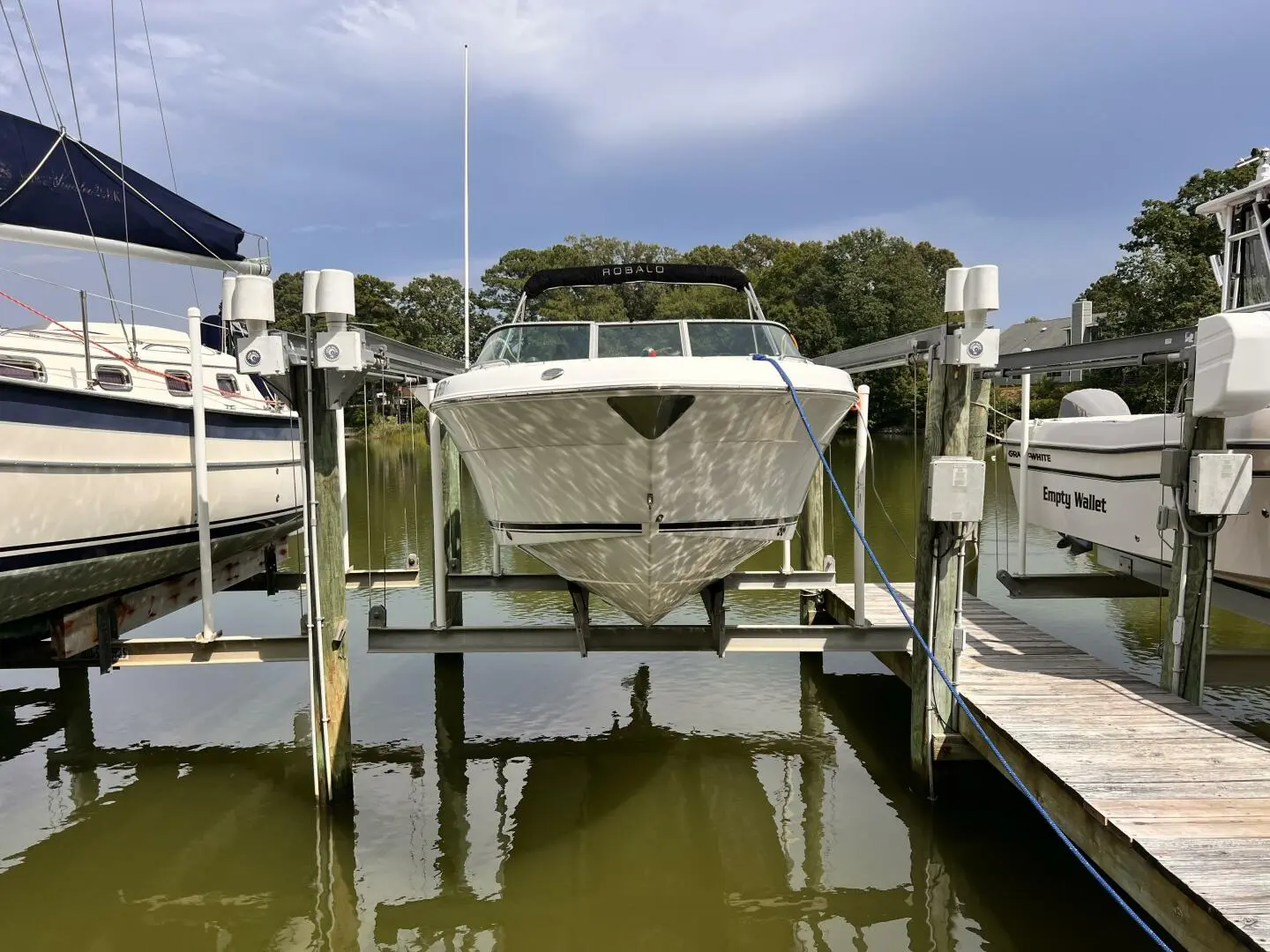 2005 Robalo 227