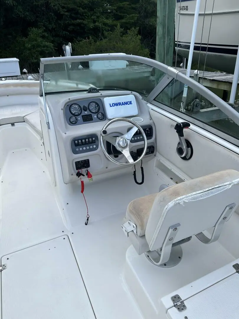 2005 Robalo 227