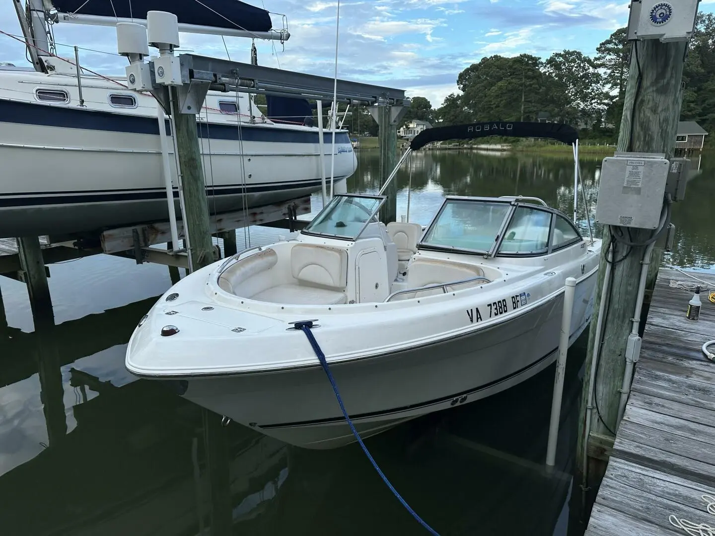 2005 Robalo 227