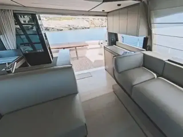 Ferretti Yachts 550