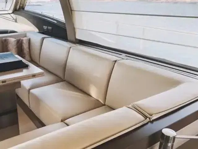 Ferretti Yachts 550