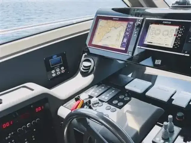 Ferretti Yachts 550