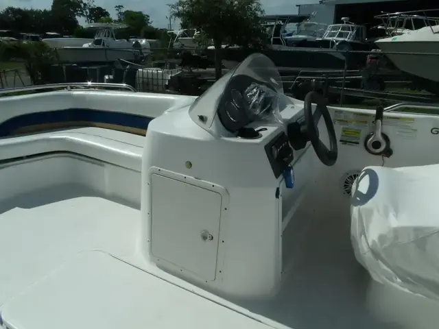 Hurricane SunDeck Sport 201 OB