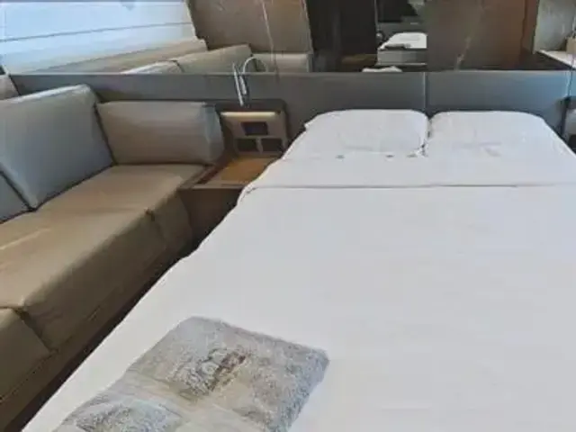 Ferretti Yachts 550