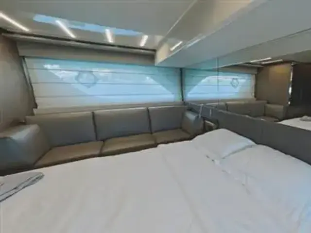 Ferretti Yachts 550