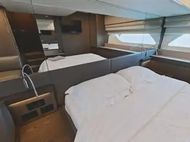 Ferretti Yachts 550