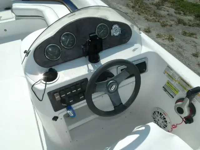 Hurricane SunDeck Sport 201 OB