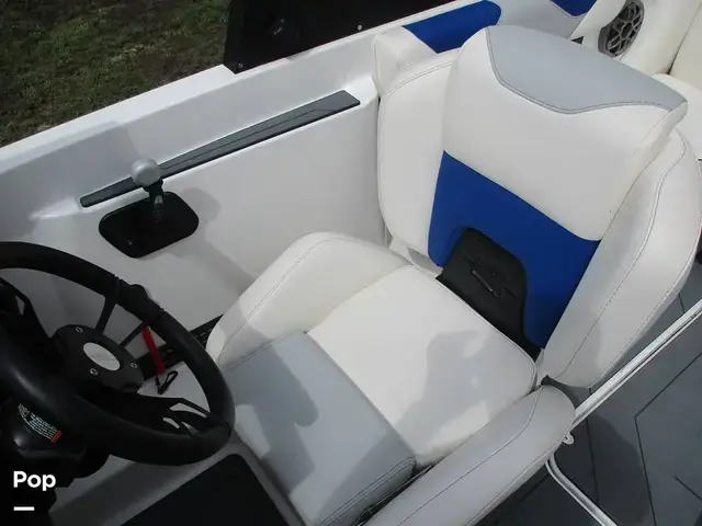 Axis Boats A20