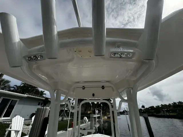 Robalo R 230