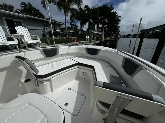 Robalo R 230