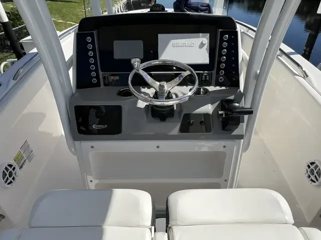 Robalo R 230