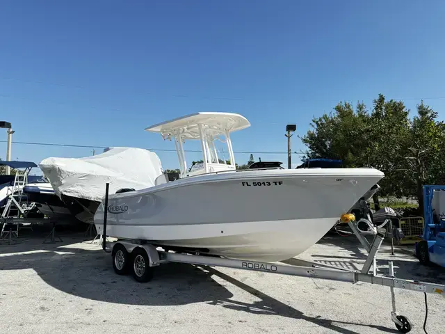 Robalo R 230